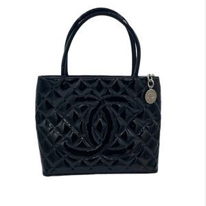 CHANEL Quilted Medallion Tote in Patent Black